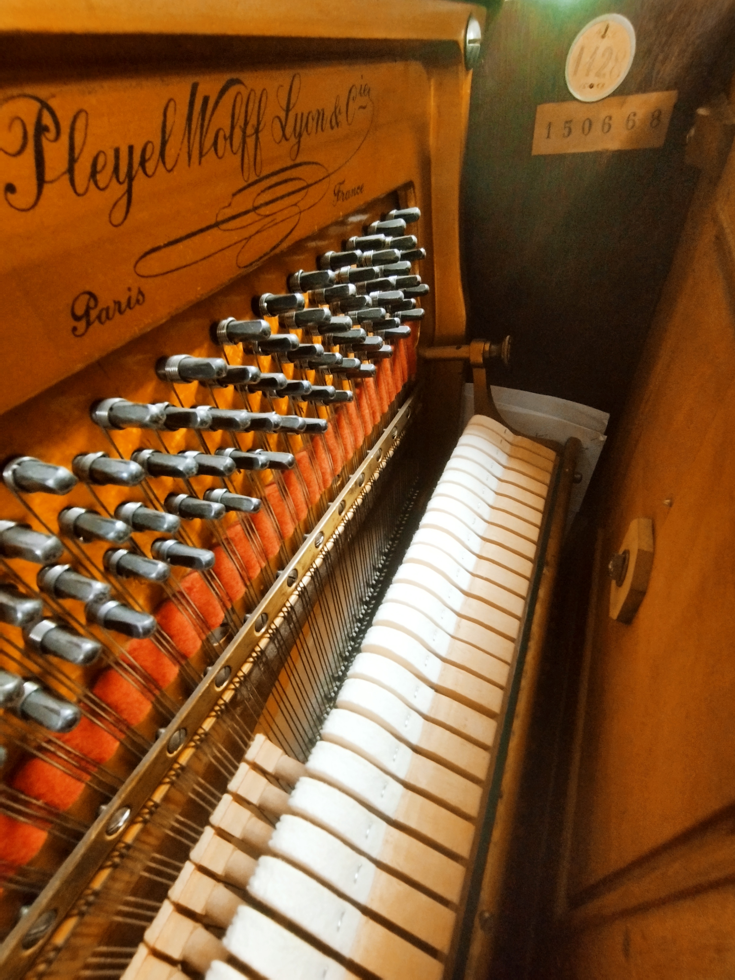 clic pour ouvrir dans un nouvel onglet piano droit Pleyel-Wolff-Lyon à acheter sur Montpellier